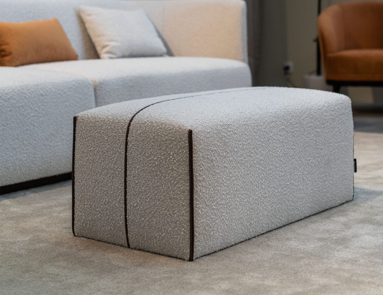 Grant pouf in bouclé