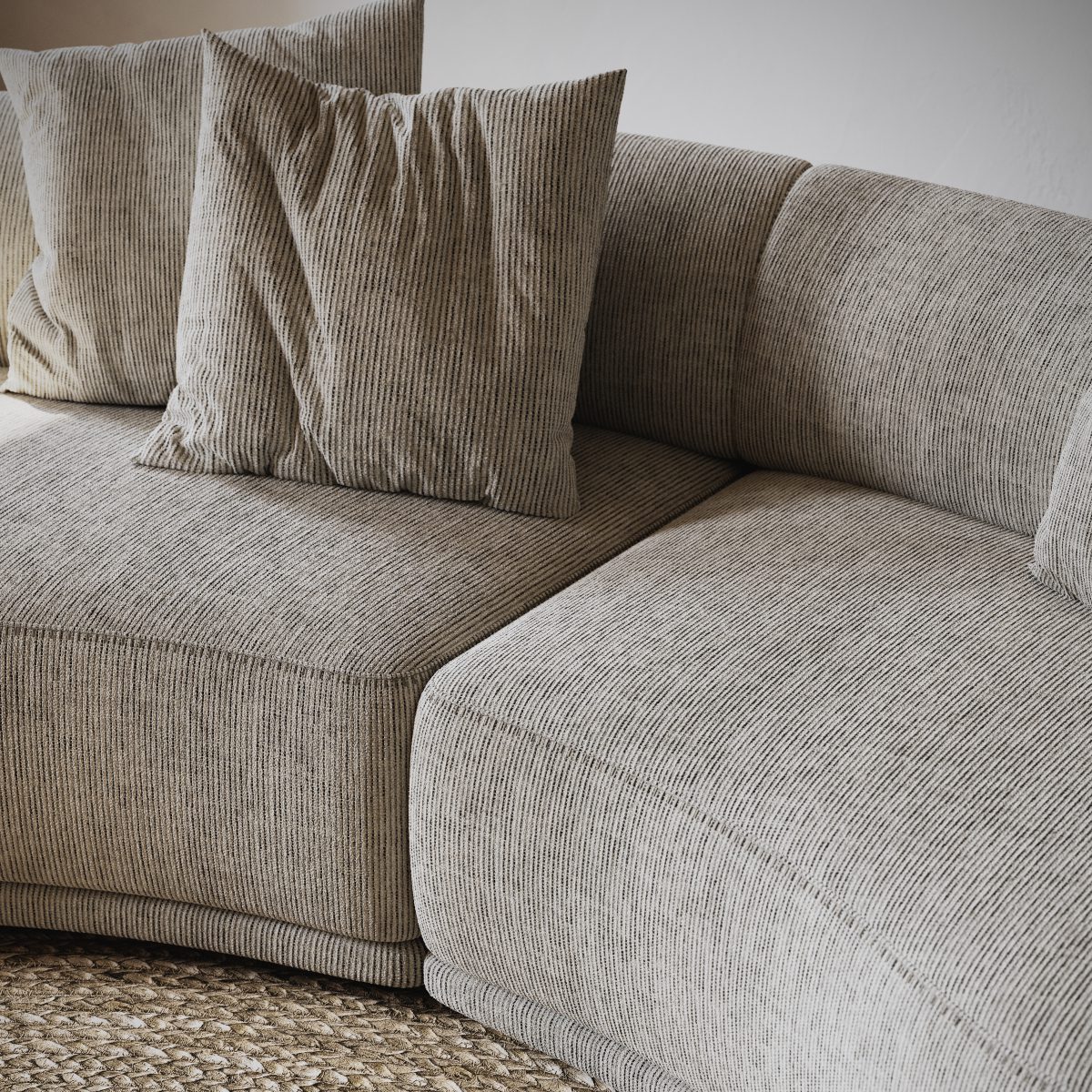 Olivia sofa detailed