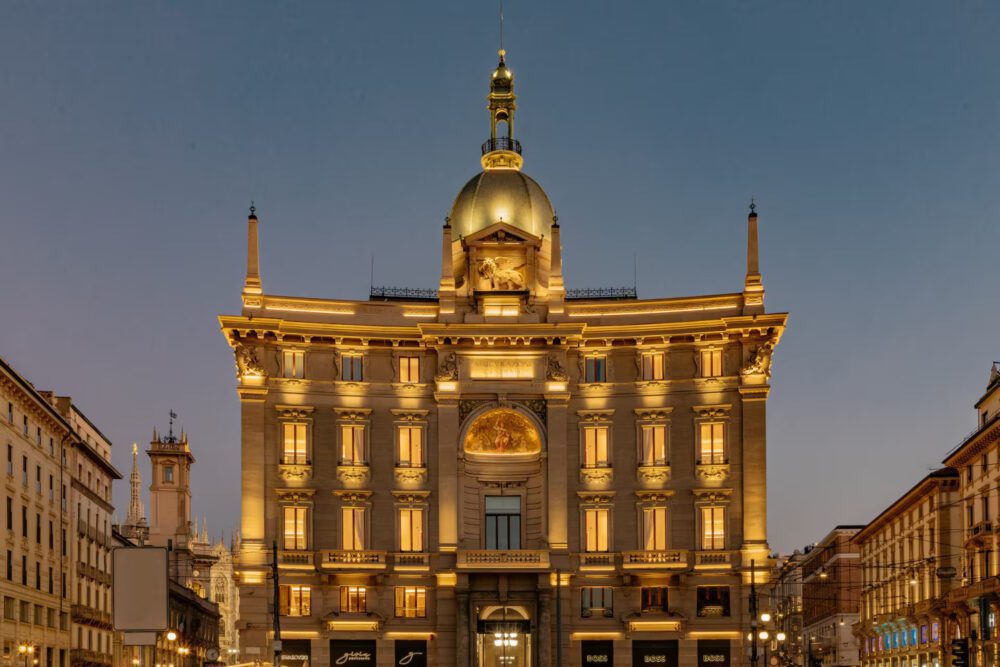Palazzo Cordusio 2 The Palazzo Cordusio, featuring a stunning facade and welcoming entrance, set in the heart of Milan, Italy.