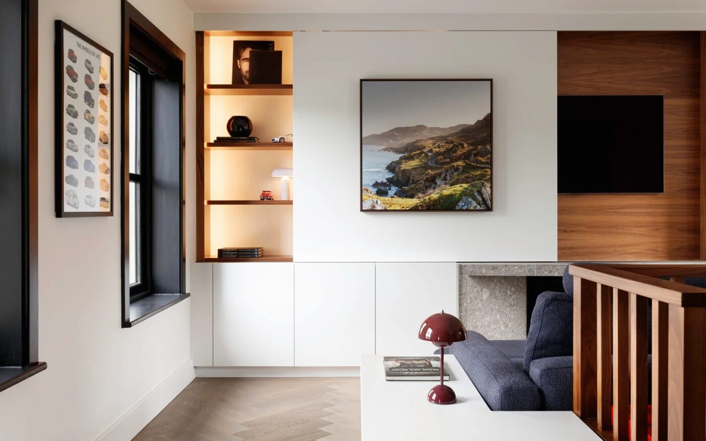 edit design studio project A comfortable living room with a modular sofa, a television, and well-stocked bookshelves. Designed by Edit Design Studio.